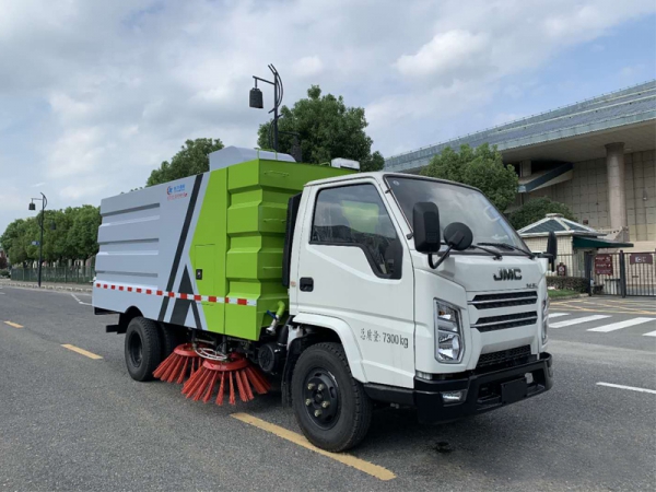 國(guó)六江鈴凱銳掃路車(chē)