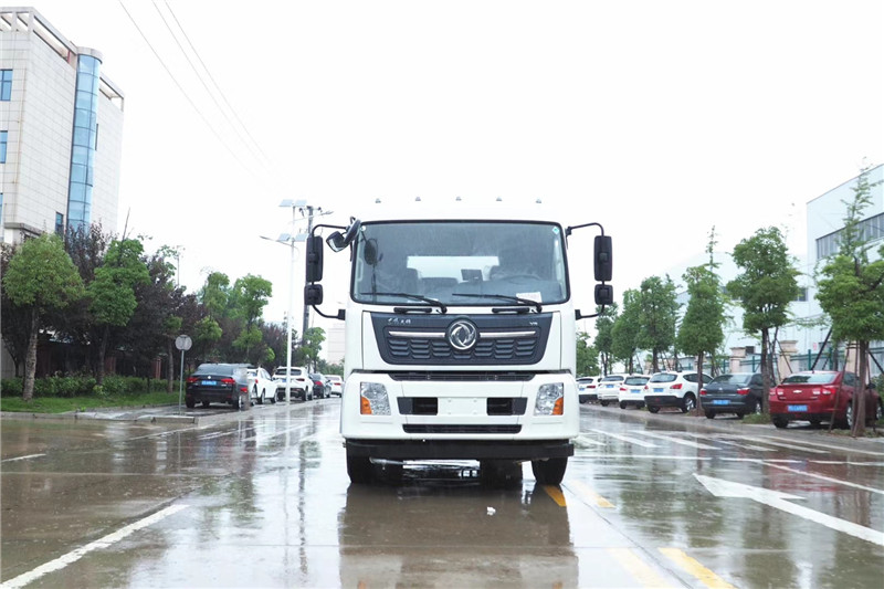 東風天龍后八輪20噸噴霧車，國六綠化噴灑車