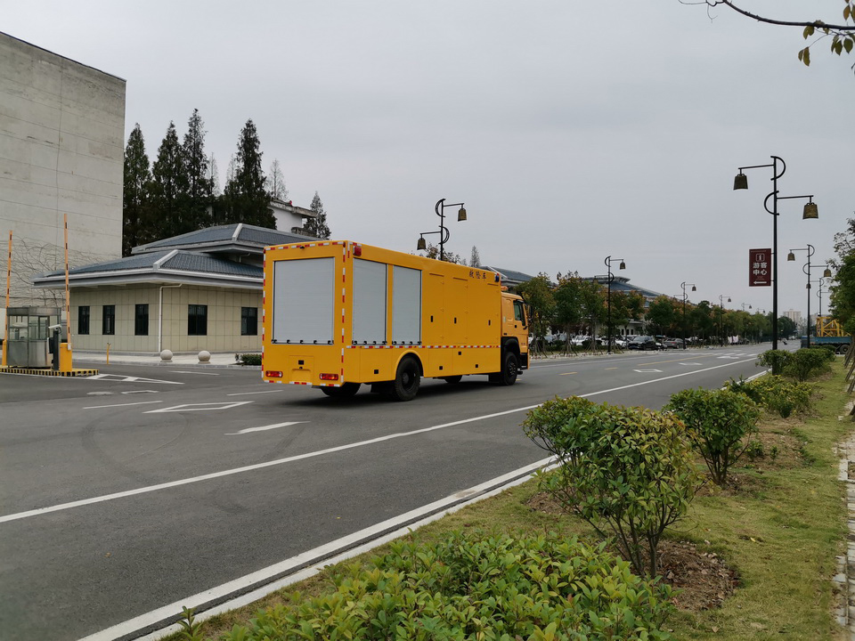 重汽豪沃救險車