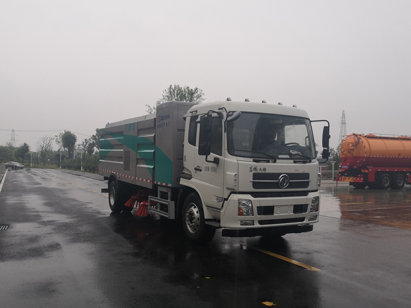 東風(fēng)天錦CL5180TSLBEV型純電動(dòng)掃路車